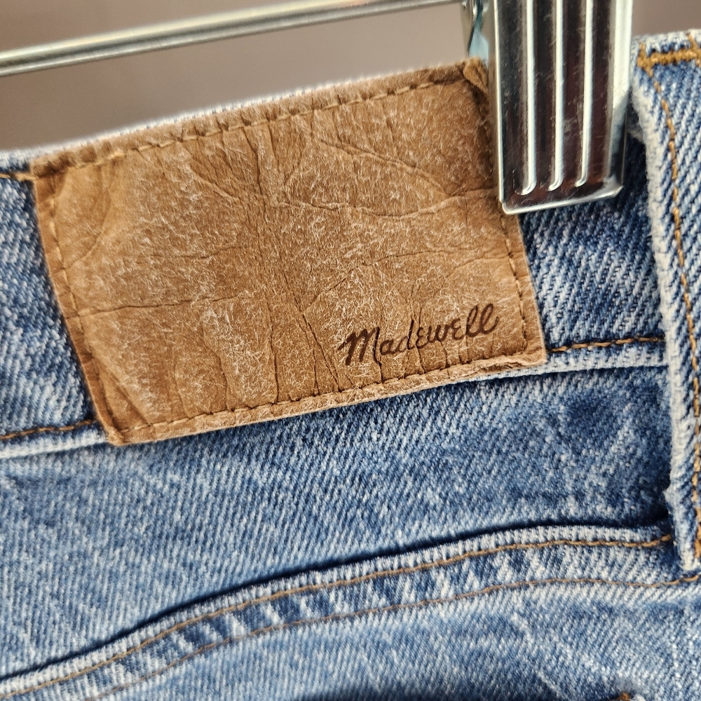 Madewell• The mid rise vintage jean shorts, medium wash. Sz 27 (A41) - Picture 6 of 6